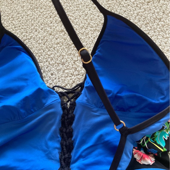 Nanette Lepore Floral One Piece Swimsuit Black Blue Size Small Cheeky LIKE NEW - Picture 8 of 10